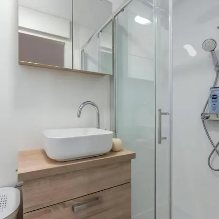 Strandhaus Ive Mit Whirlpool Und Schwimmbad * 풀라