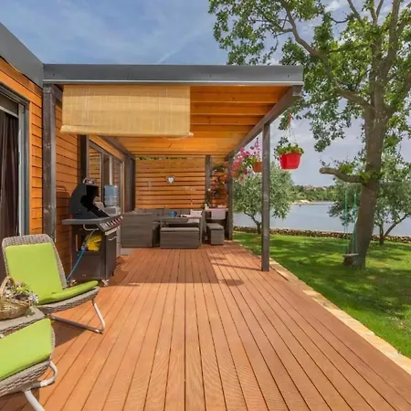 펜션 Strandhaus Ive Mit Whirlpool Und Schwimmbad *