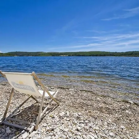 펜션 Strandhaus Ive Mit Whirlpool Und Schwimmbad