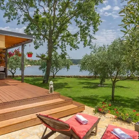 Strandhaus Ive Mit Whirlpool Und Schwimmbad * 풀라