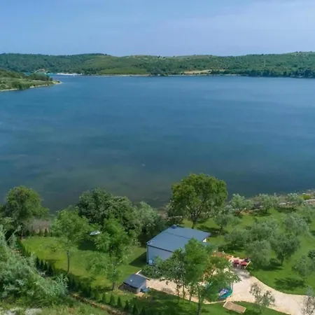 Strandhaus Ive: Beachfront Oasis With Whirlpool And Olive Grove Holiday home Pula