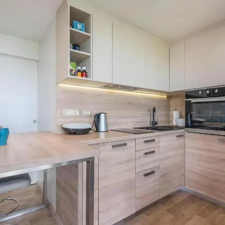 Strandhaus Ive: Beachfront Oasis With Whirlpool And Olive Grove Holiday home Pula