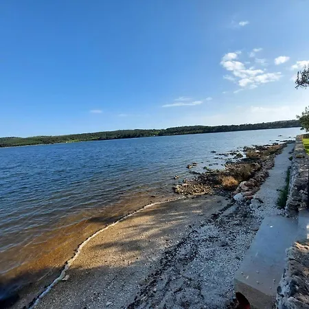 Strandhaus Ive: Beachfront Oasis With Whirlpool And Olive Grove Pula