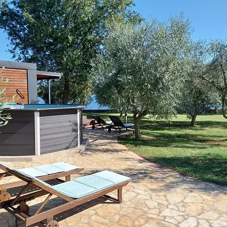 Strandhaus Ive: Beachfront Oasis With Whirlpool And Olive Grove *